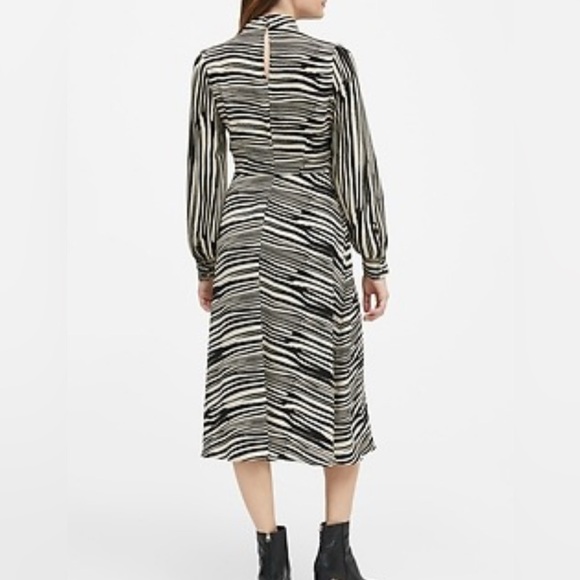 Banana Republic midi dress. Perfect for fall. - Picture 5 of 5